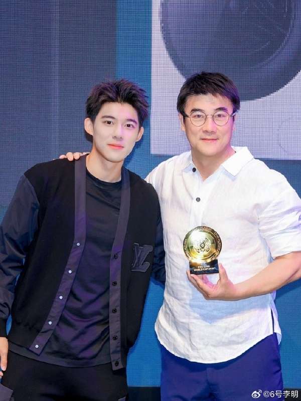 足球新星李嗣镕的欧陆征程：伤病磨砺与职业转型