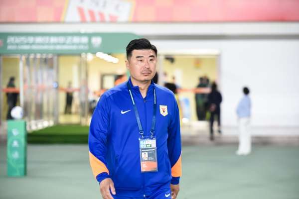 泰山球迷远征军赴大连助阵 超1500人随队出征关键战